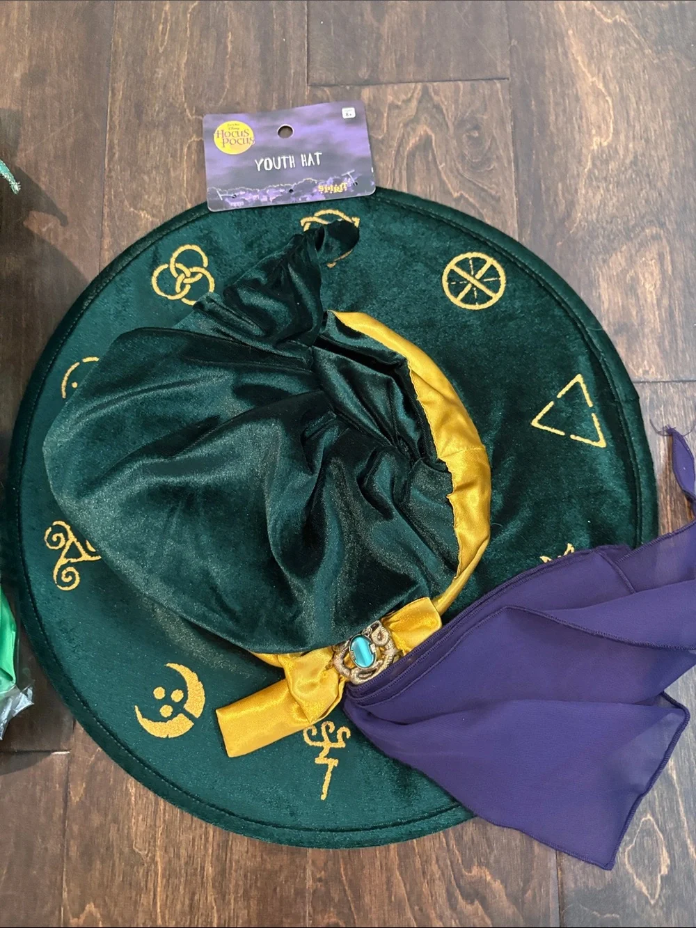Disguise Hocus Pocus Green Wini costume with hat NWT
